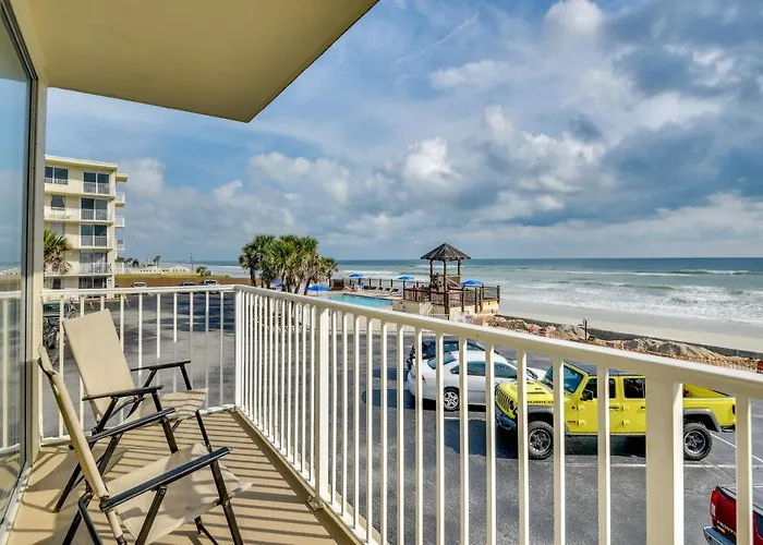 Cozy Florida Getaway With Pool Access And Ocean Views!