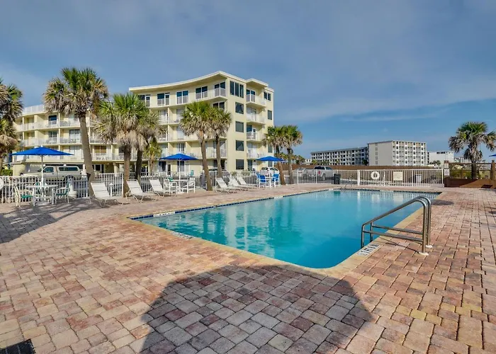 Cozy Florida Getaway With Pool Access And Ocean Views!