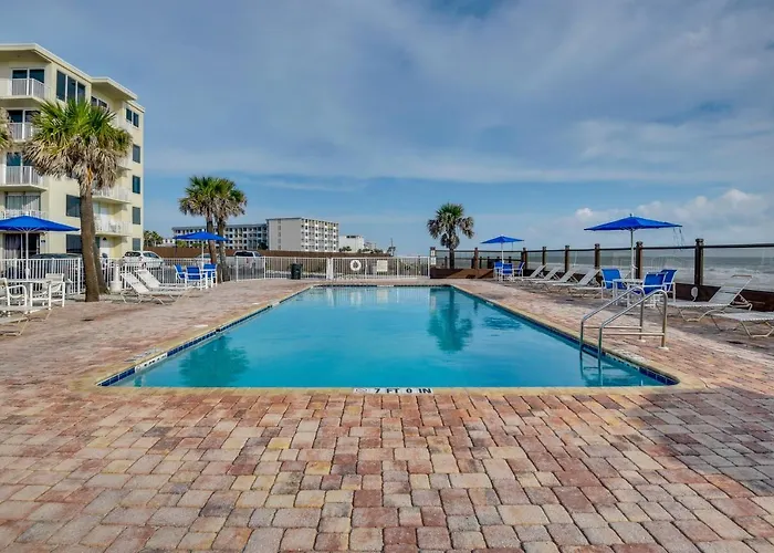 Cozy Florida Getaway With Pool Access And Ocean Views!